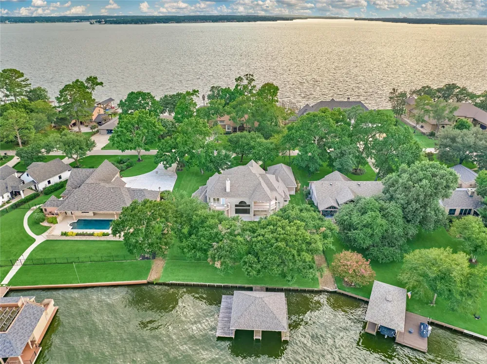 9370 Escondido Drive Willis, TX 77318