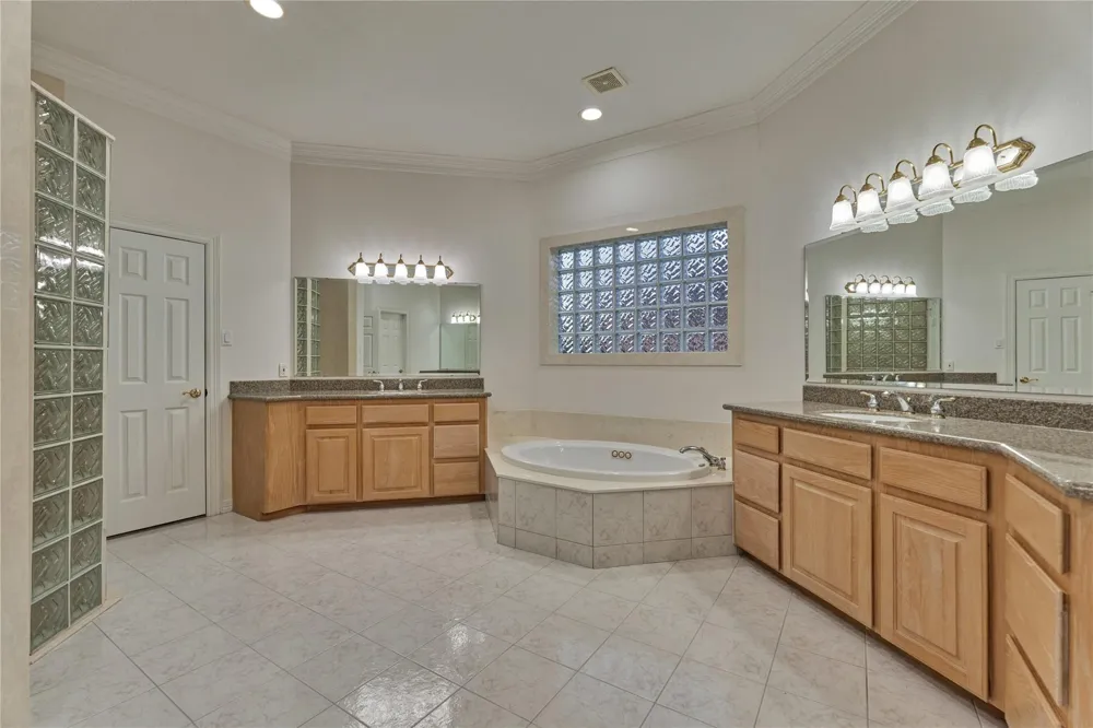 9370 Escondido Drive Willis, TX 77318