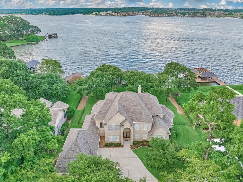 9370 Escondido Drive Willis, TX 77318