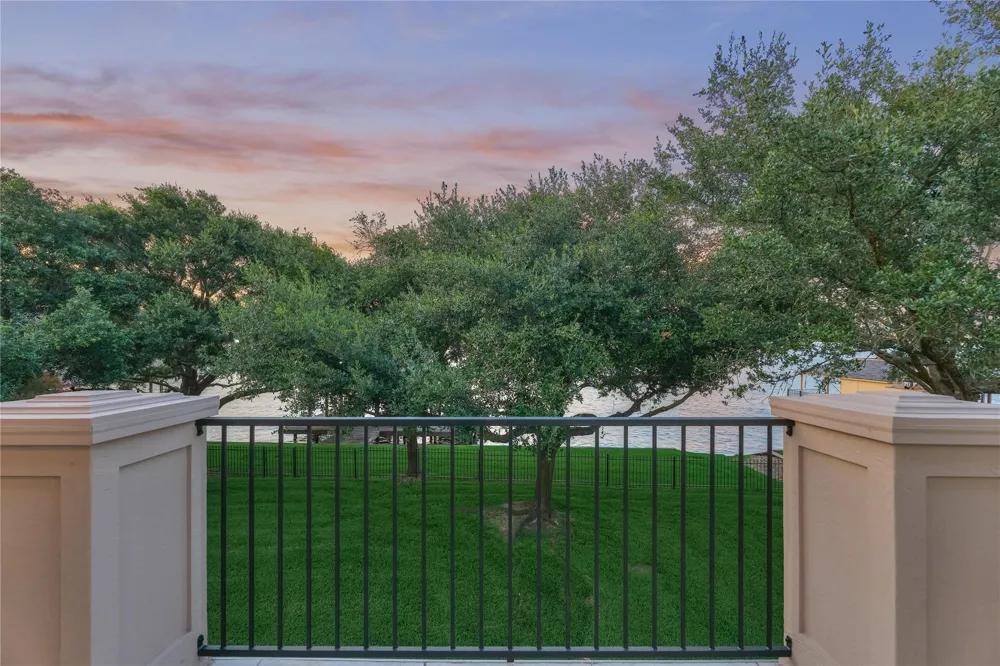 9370 Escondido Drive Willis, TX 77318