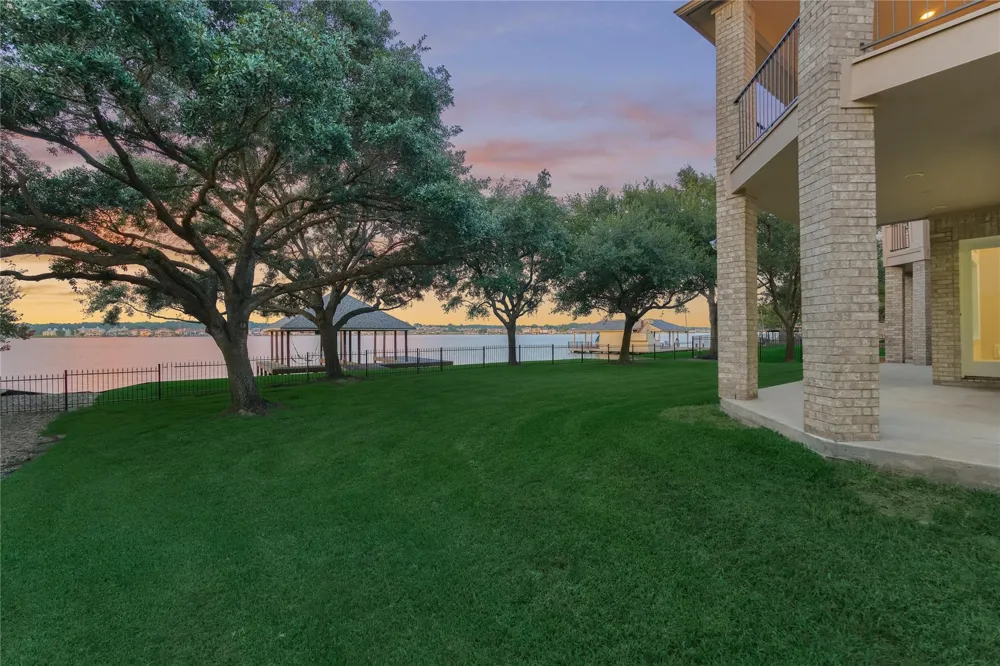 9370 Escondido Drive Willis, TX 77318