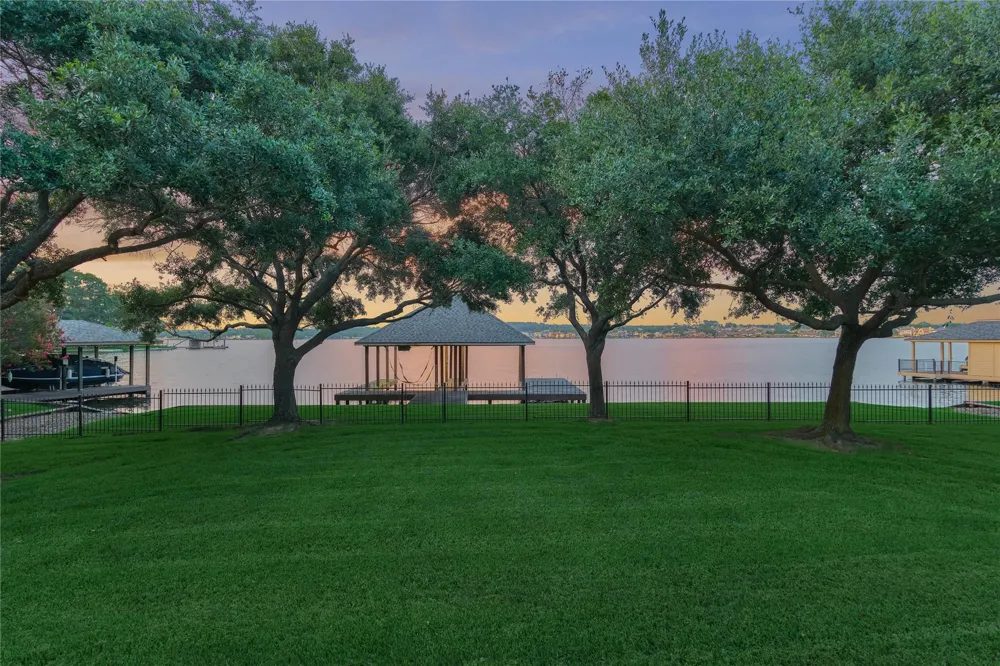 9370 Escondido Drive Willis, TX 77318