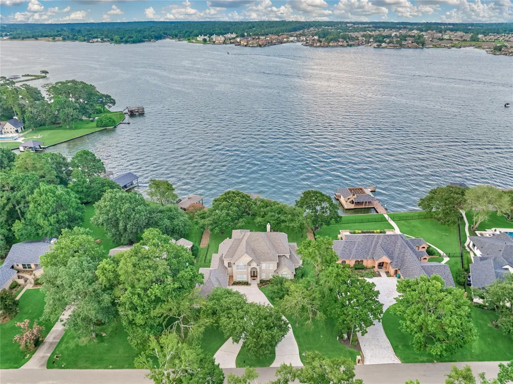 9370 Escondido Drive Willis, TX 77318