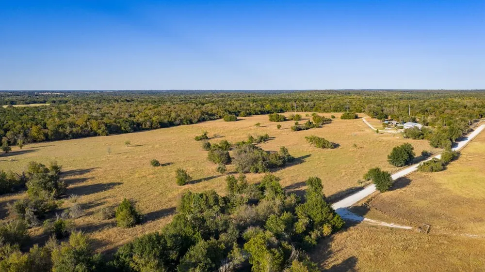 2 Red Hill Road Calvert, TX 77837