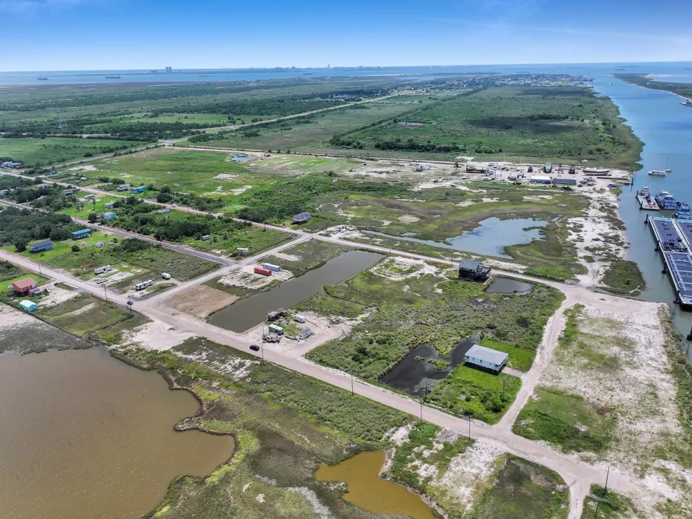 1336 John Wayne Road Port Bolivar, TX 77650