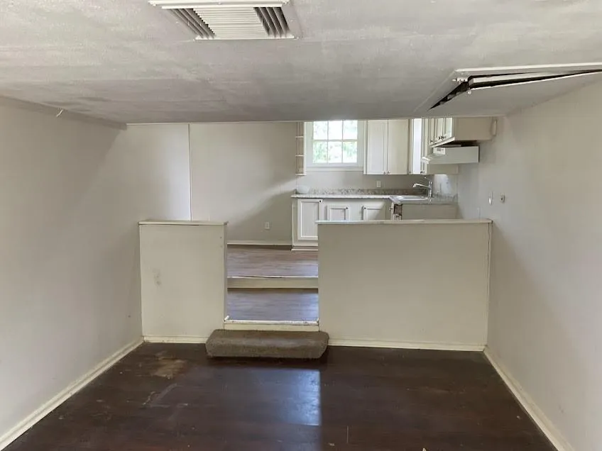621 W 7th Street Freeport, TX 77541