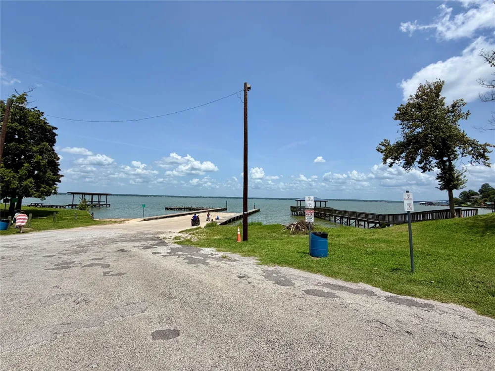 202 Nassau Ln Point Blank, TX 77364