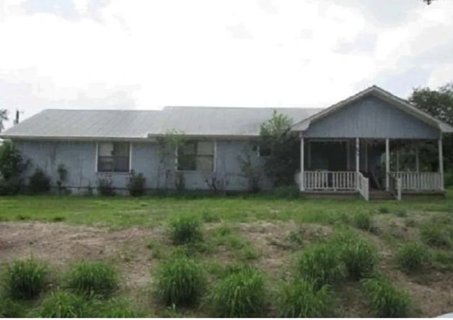 1603 Hackberry Street Three Rivers, TX 78071