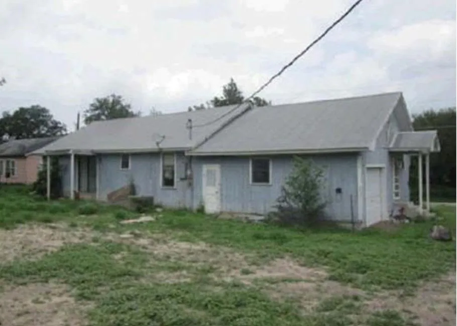 1603 Hackberry Street Three Rivers, TX 78071