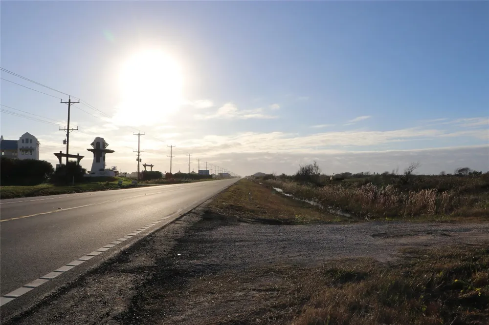 201 Tx State Hwy 87 Gilchrist, TX 77617