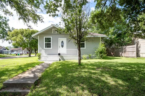 3201 Iowa Street