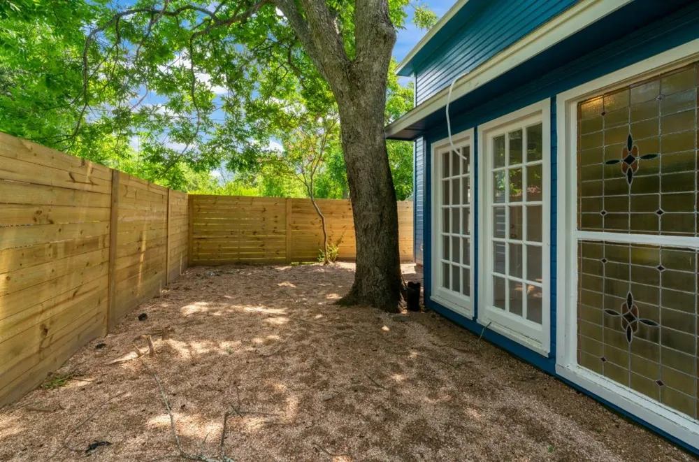 204 E Houston Street #B Highlands, TX 77562
