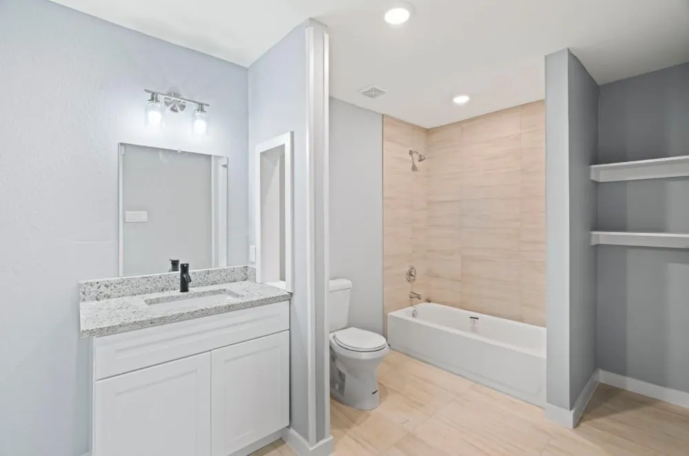 204 E Houston Street #B Highlands, TX 77562