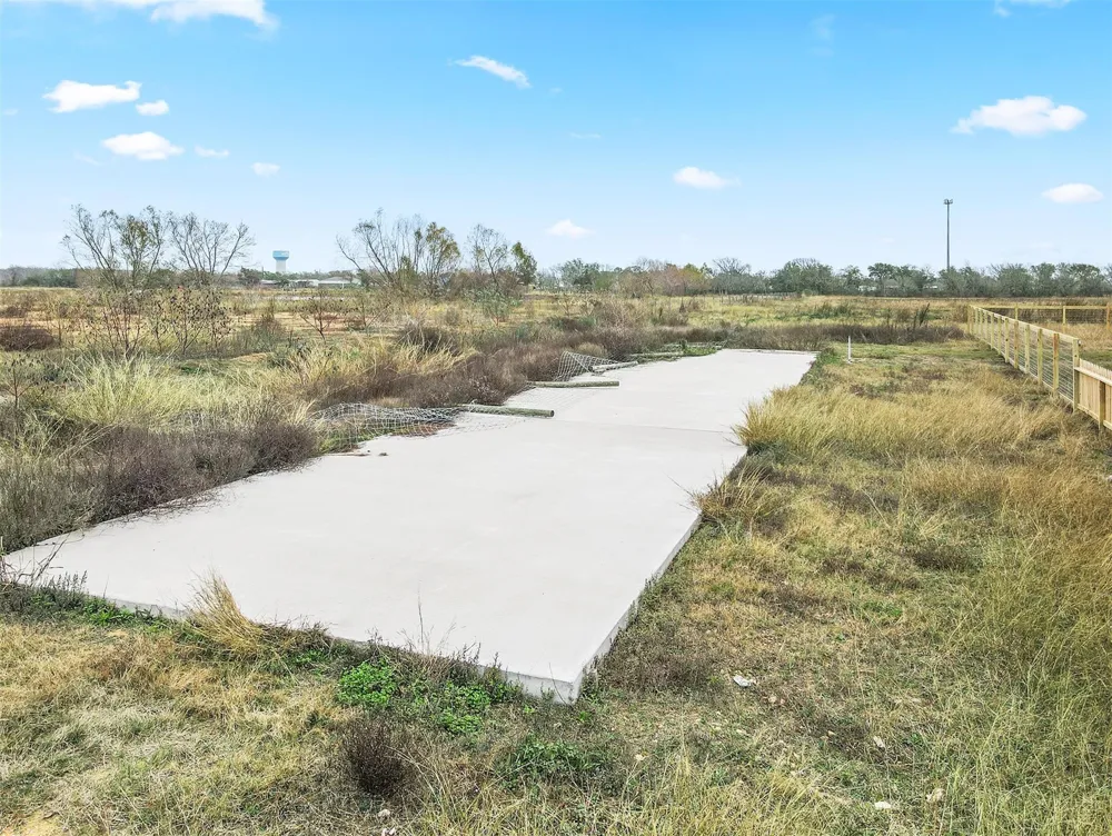 909 26th Street Dickinson, TX 77539