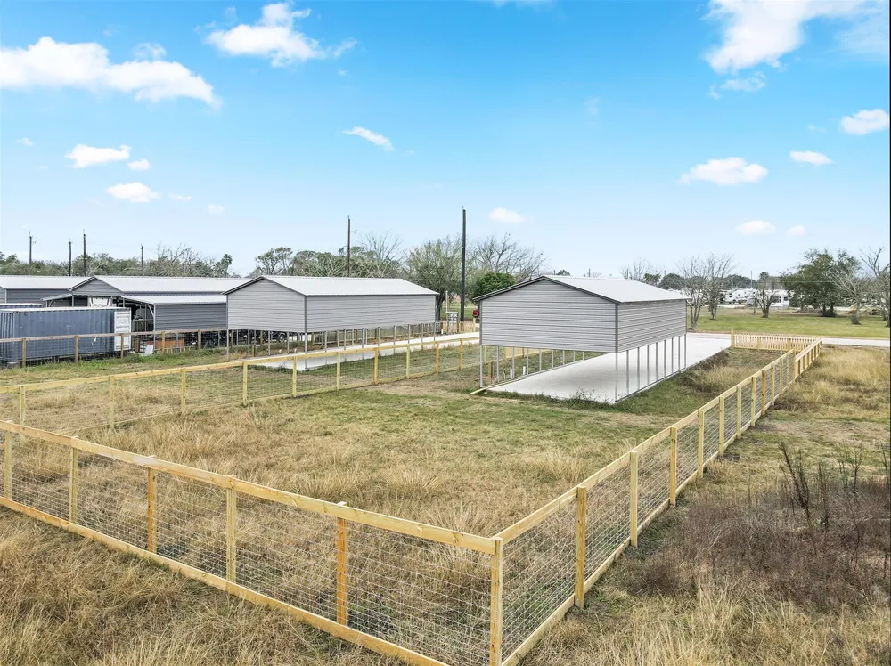 909 26th Street Dickinson, TX 77539