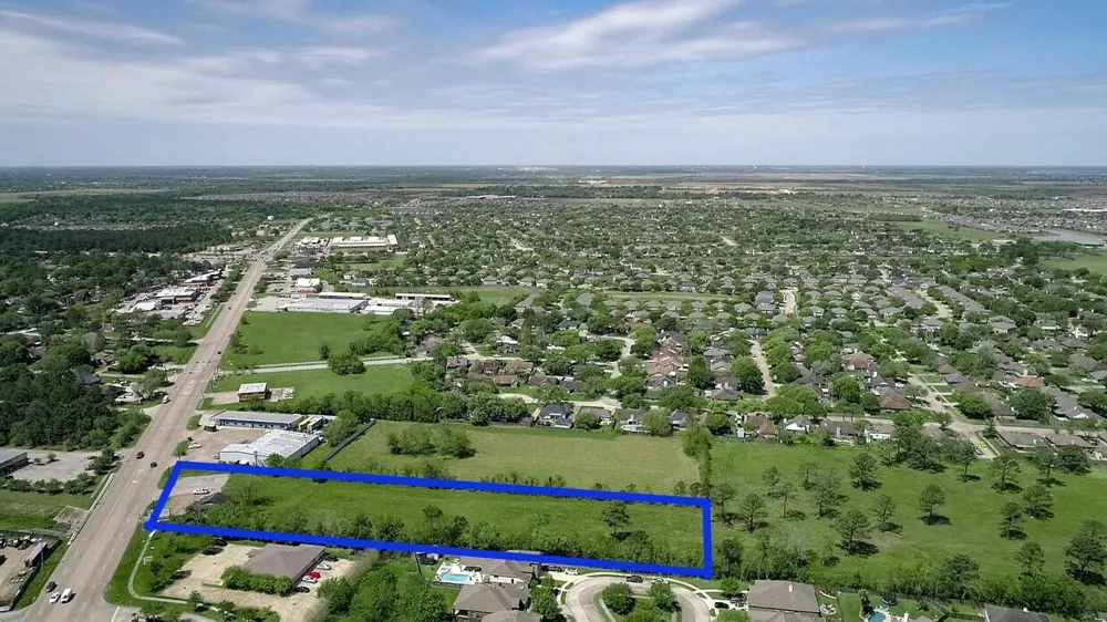 317 Fm 517 W Dickinson, TX 77539