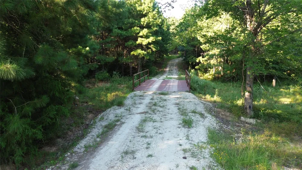 511 County Road 112 Elkhart, TX 75839