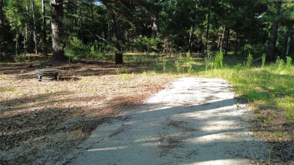 511 County Road 112 Elkhart, TX 75839
