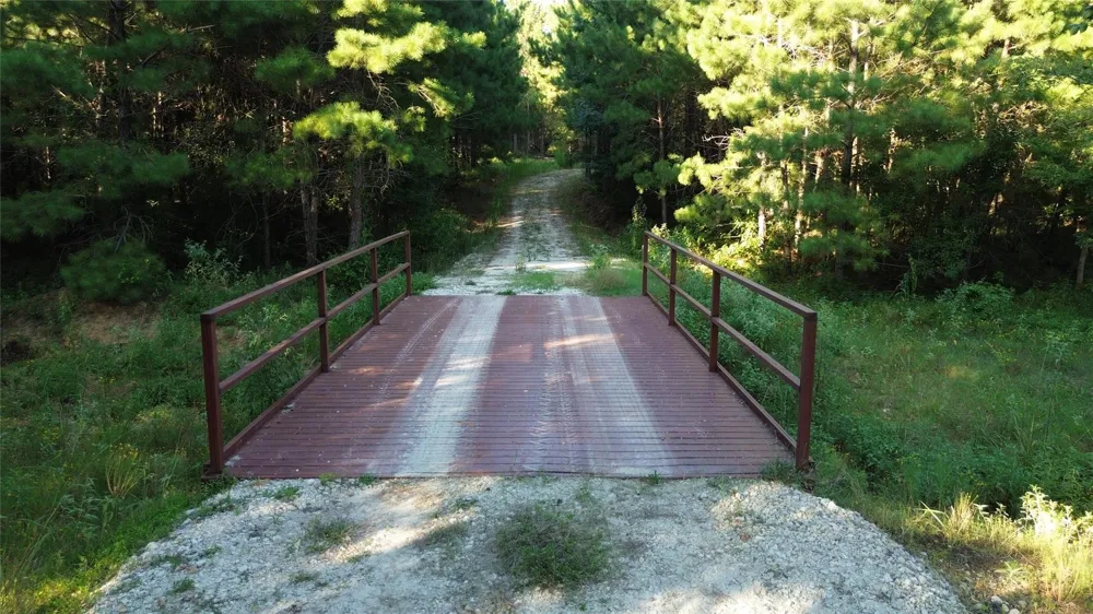 511 County Road 112 Elkhart, TX 75839