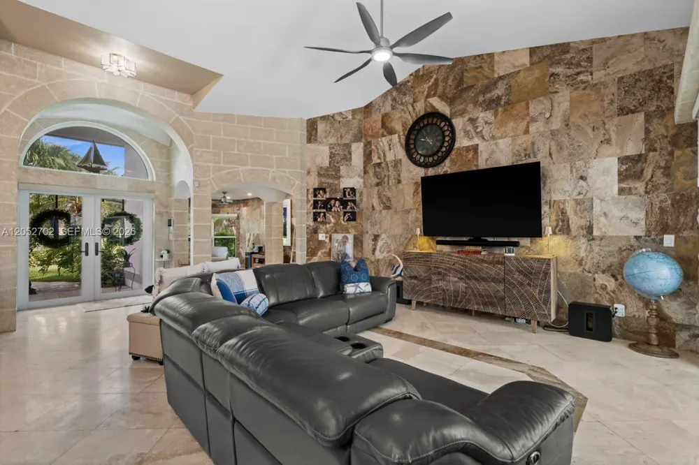 1638 NW 38 TH PL Cape Coral, FL 33993