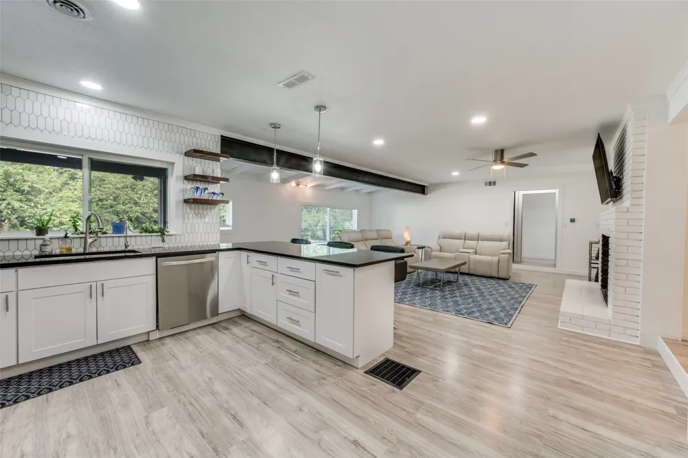 4708 Holiday Lane E North Richland Hills, TX 76180