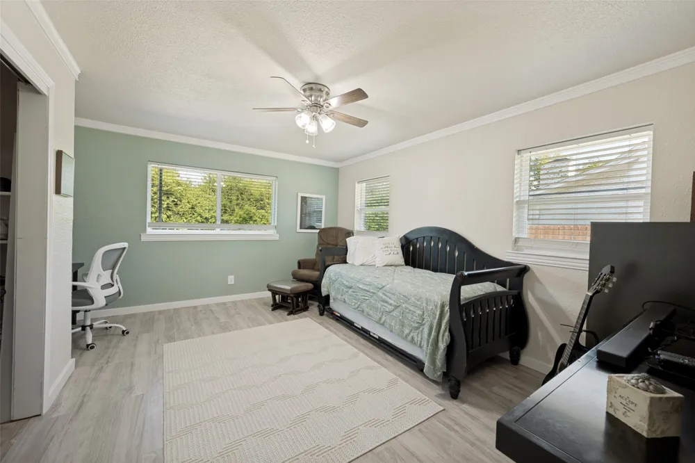 4708 Holiday Lane E North Richland Hills, TX 76180