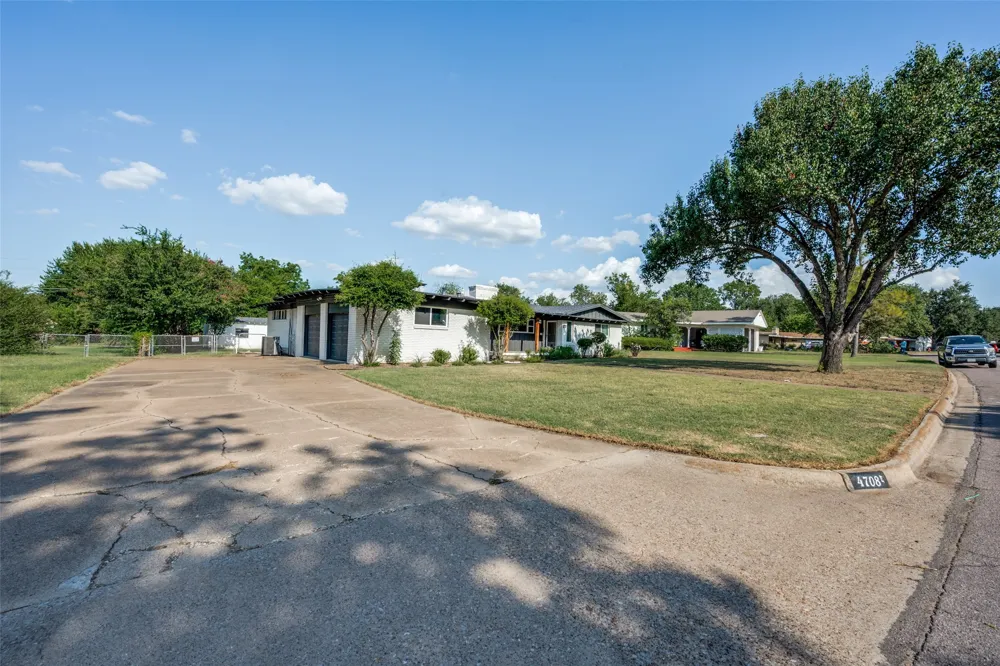 4708 Holiday Lane E North Richland Hills, TX 76180