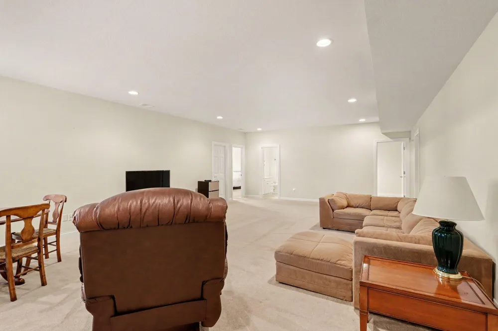 2600 West Port Drive Kalamazoo, MI 49009