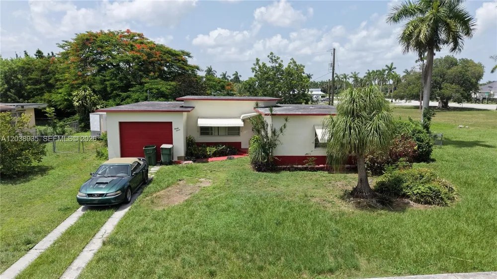 27 NW 18th St Homestead, FL 33030