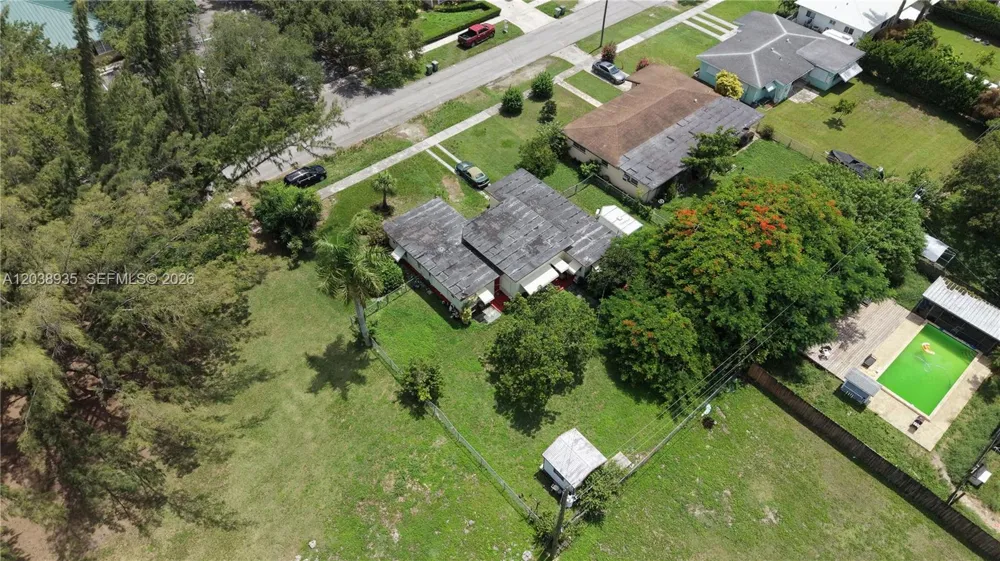 27 NW 18th St Homestead, FL 33030