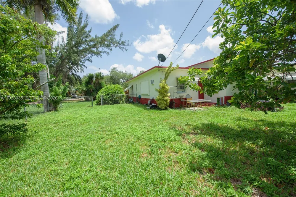 27 NW 18th St Homestead, FL 33030
