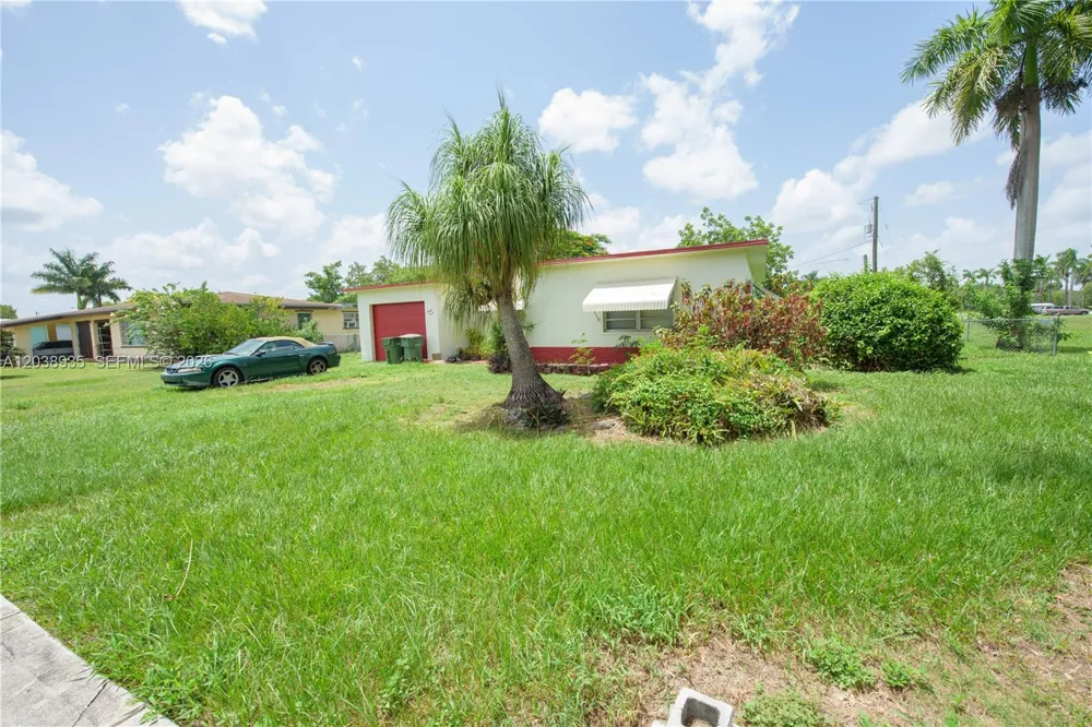 27 NW 18th St Homestead, FL 33030