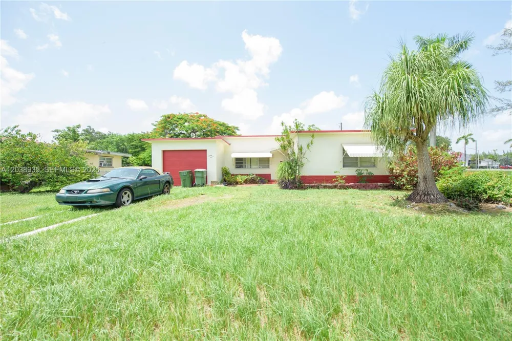 27 NW 18th St Homestead, FL 33030