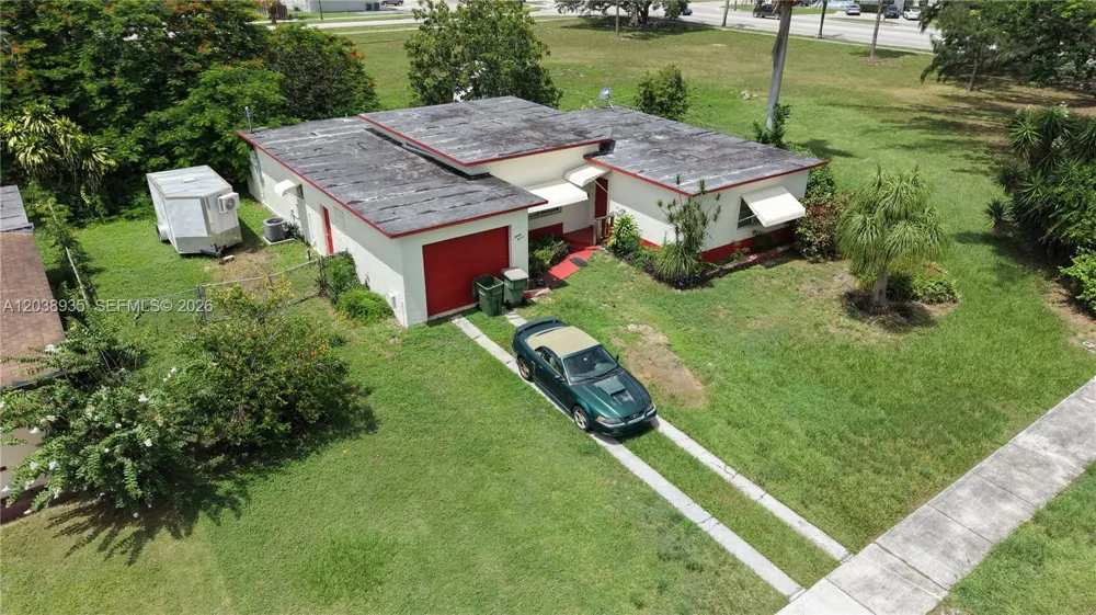 27 NW 18th St Homestead, FL 33030