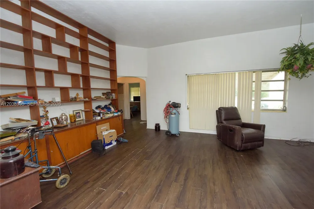 27 NW 18th St Homestead, FL 33030