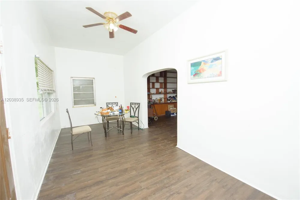 27 NW 18th St Homestead, FL 33030