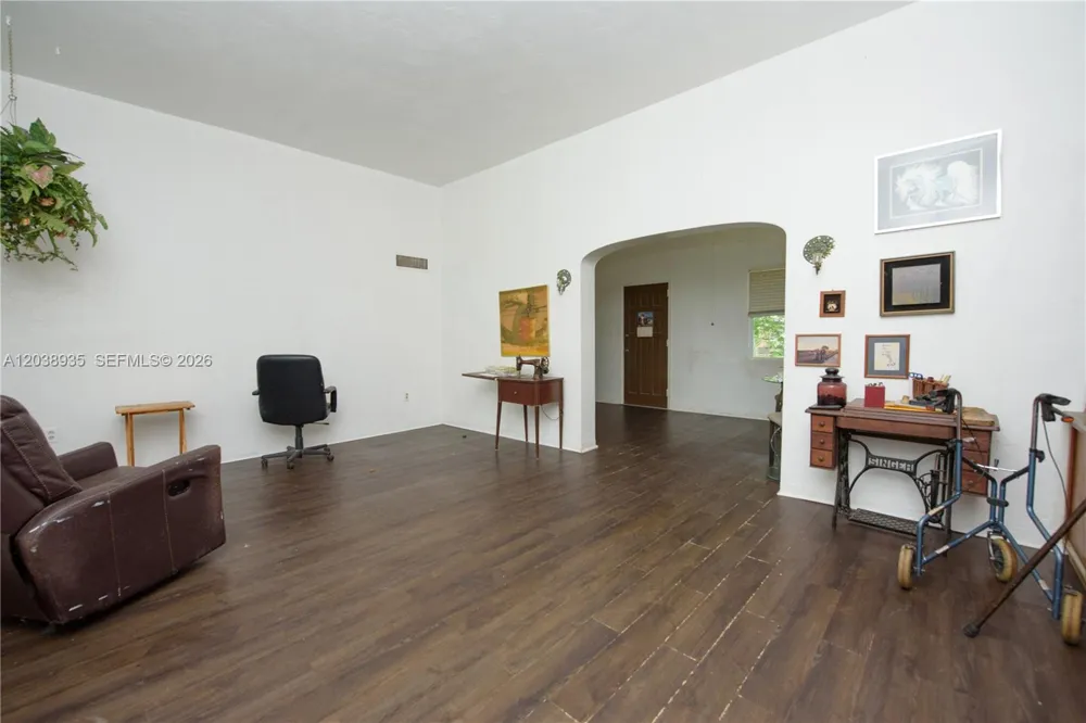 27 NW 18th St Homestead, FL 33030
