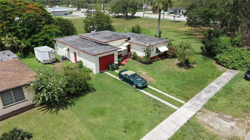 27 NW 18th St Homestead, FL 33030