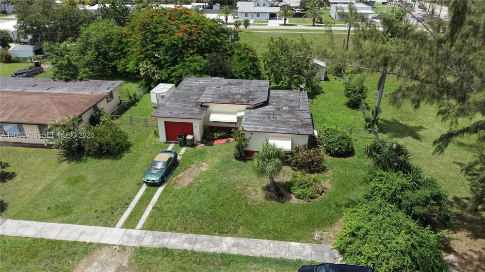 27 NW 18th St Homestead, FL 33030