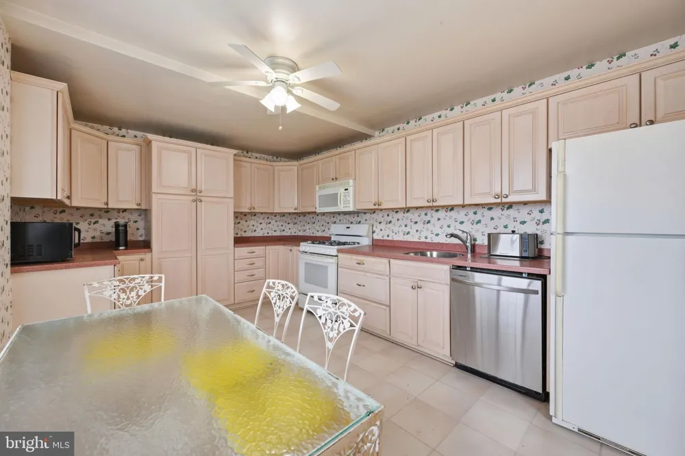 5301 WESTBARD CIRCLE #334 Bethesda, MD 20816