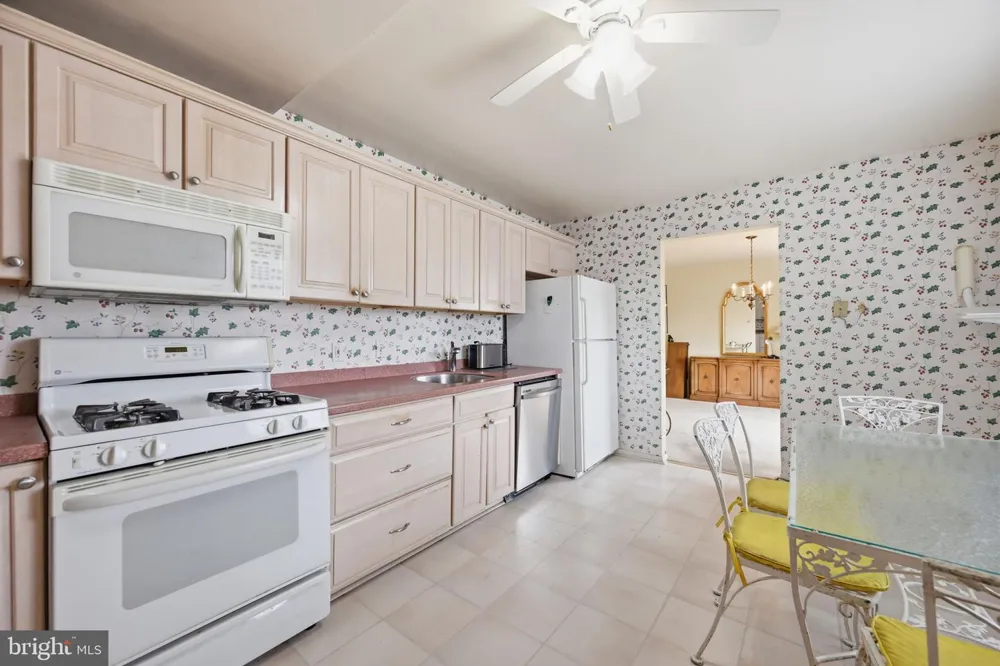 5301 WESTBARD CIRCLE #334 Bethesda, MD 20816