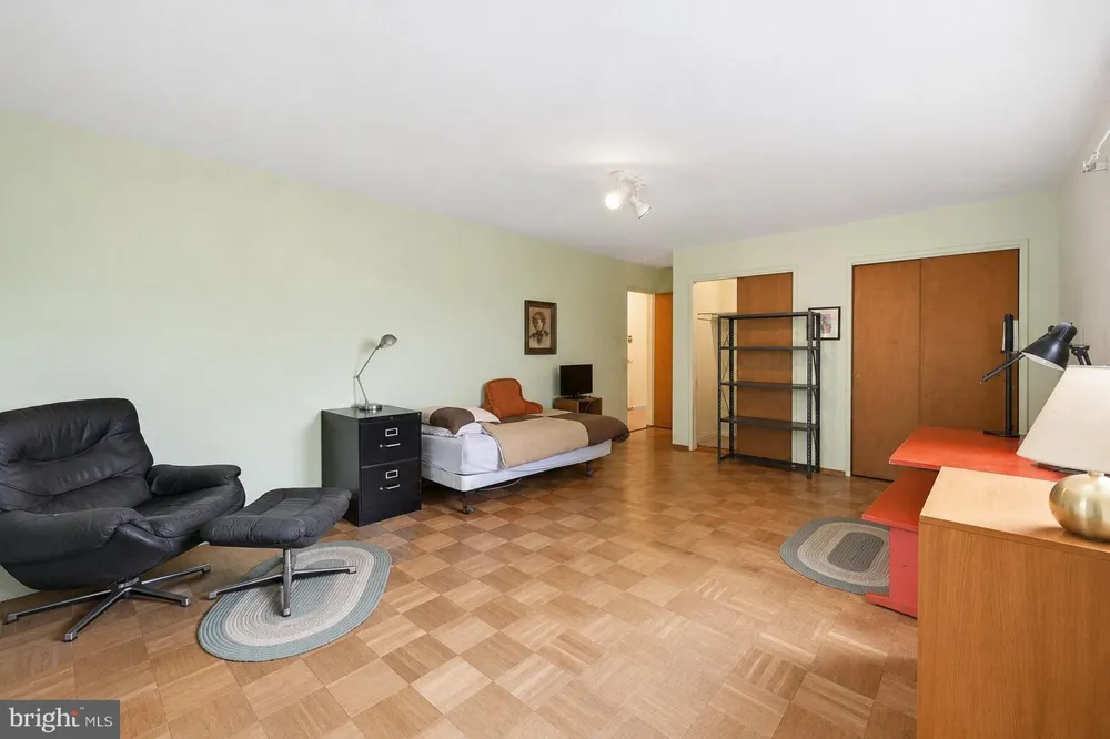 5301 WESTBARD CIRCLE #334 Bethesda, MD 20816