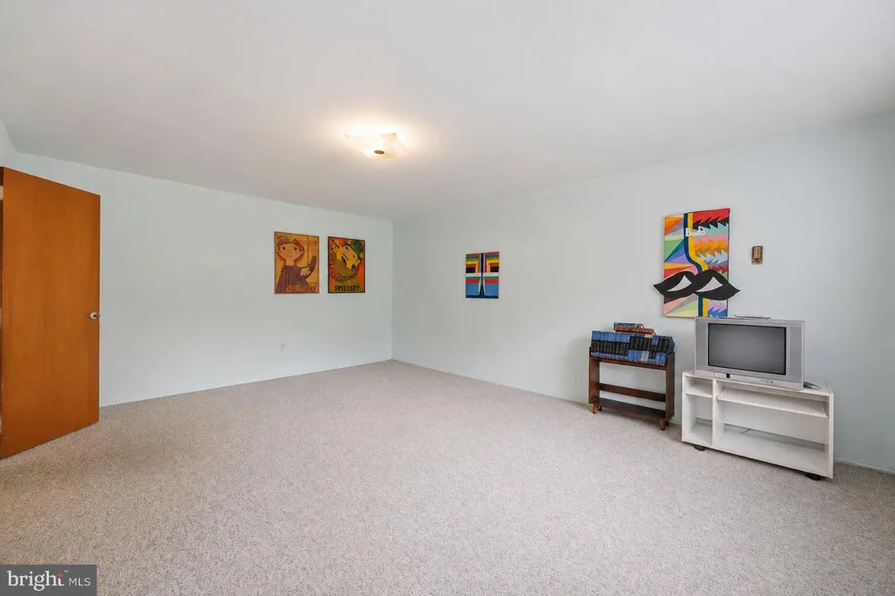 5301 WESTBARD CIRCLE #334 Bethesda, MD 20816