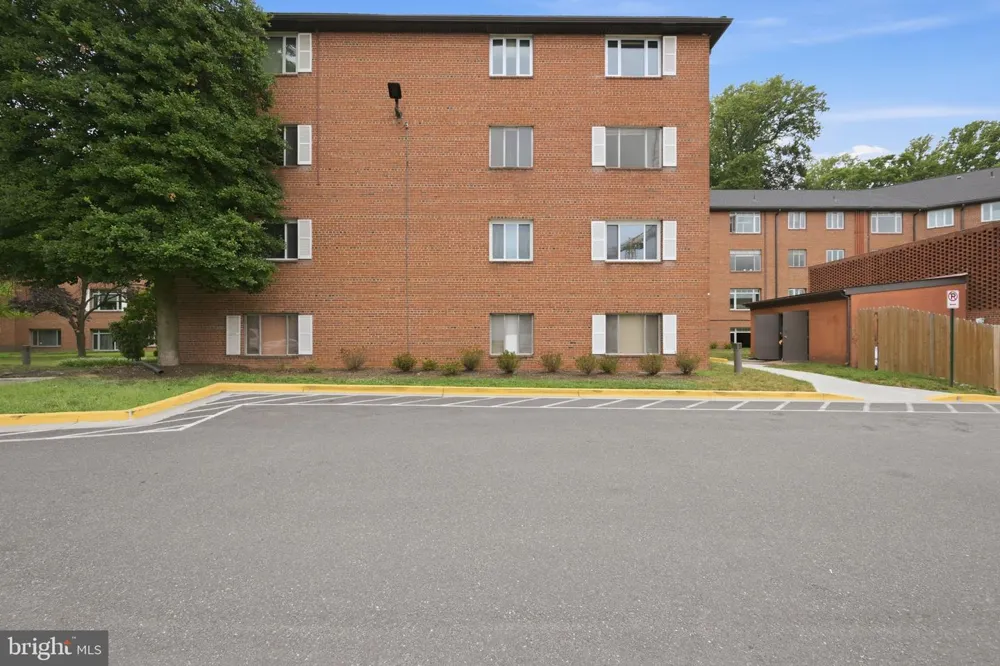 5301 WESTBARD CIRCLE #334 Bethesda, MD 20816