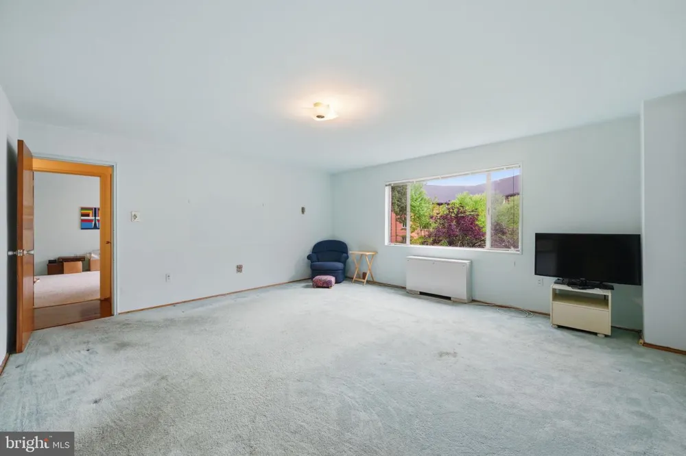 5301 WESTBARD CIRCLE #334 Bethesda, MD 20816