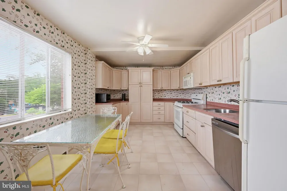 5301 WESTBARD CIRCLE #334 Bethesda, MD 20816