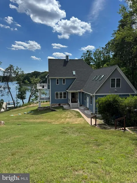 211 SAILBOAT COURT