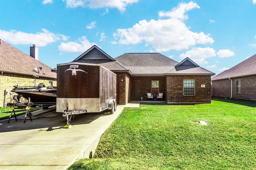 591 E Eubank Street Mabank, TX 75147