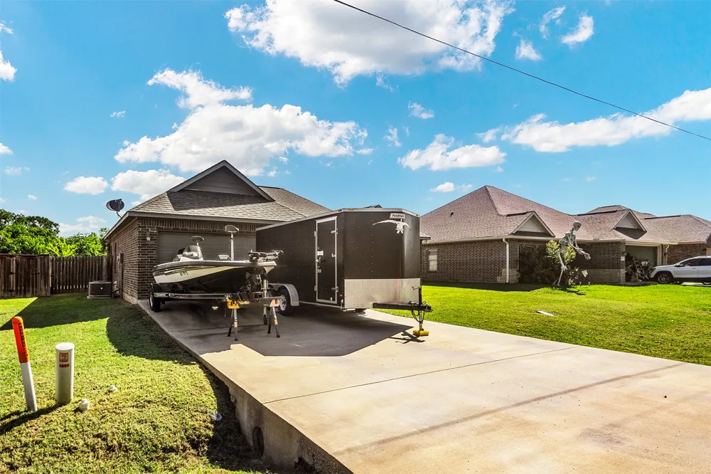 591 E Eubank Street Mabank, TX 75147