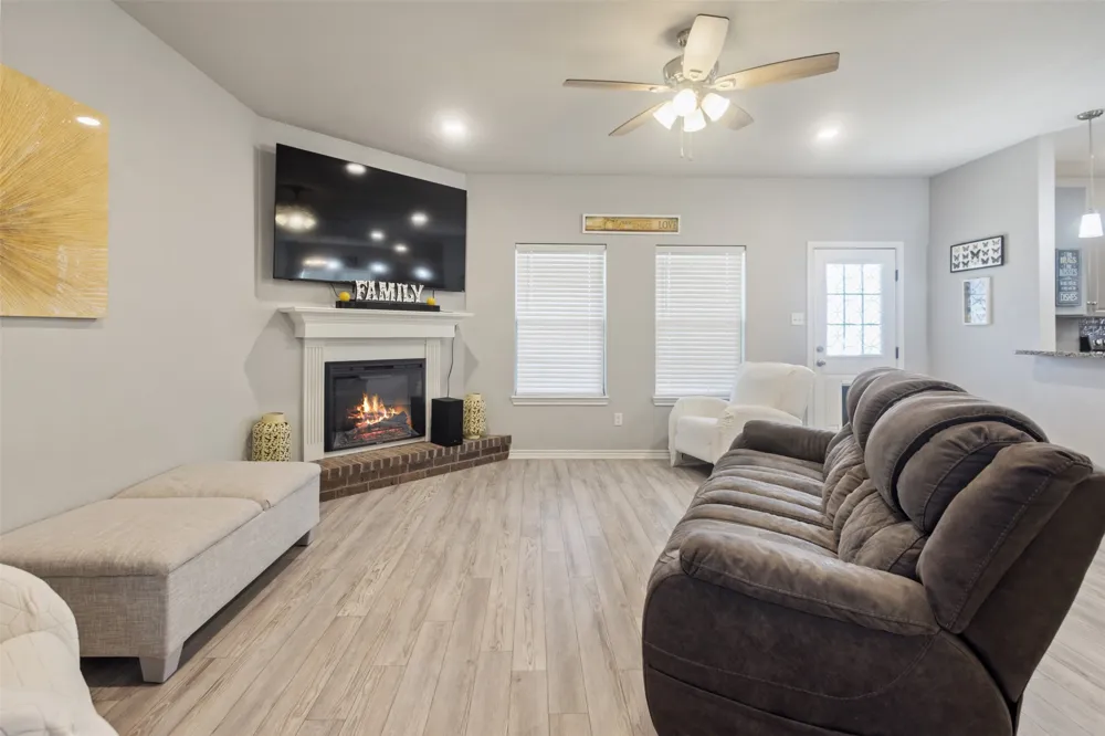 591 E Eubank Street Mabank, TX 75147